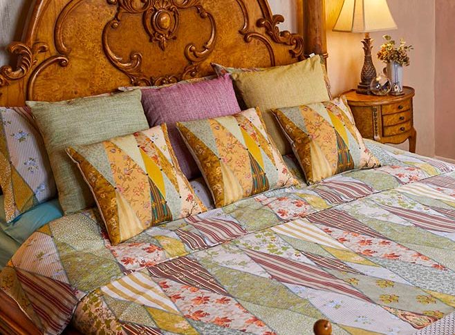 B&B Escaper to the Chateau Museum Wallpaper